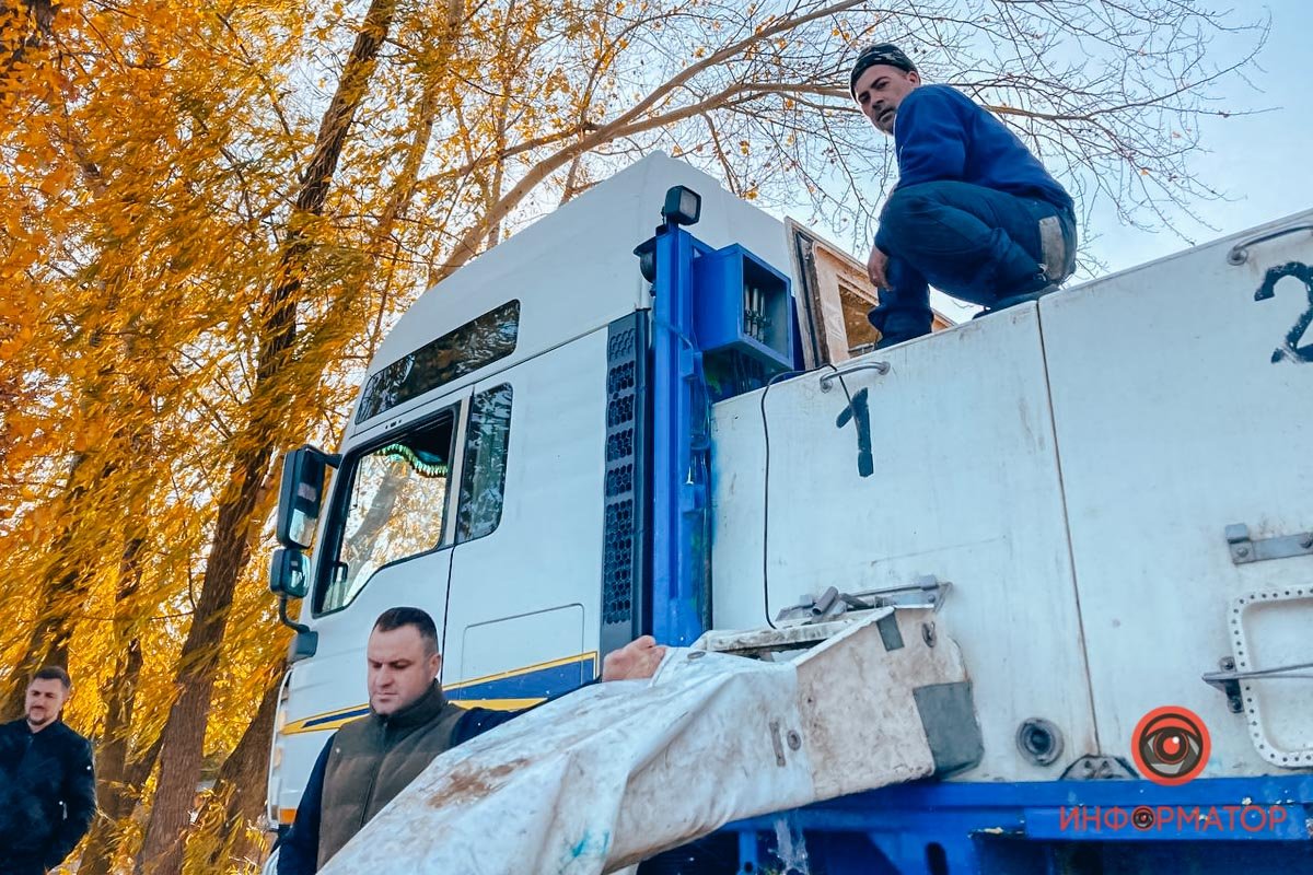 Всего же в 2021 году в Днепр уже выпустили почти 1,3 миллиона мальков Всего же в 2021 году в Днепр уже выпустили почти 1,3 миллиона мальков