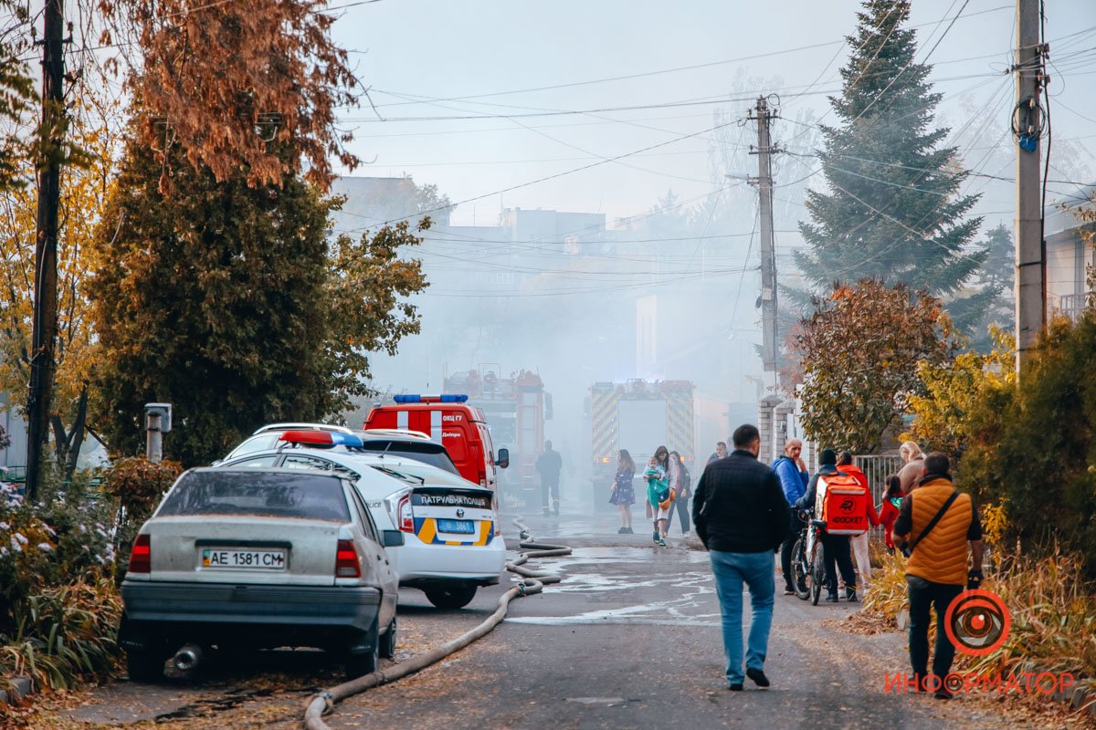 На Украинской горит дом