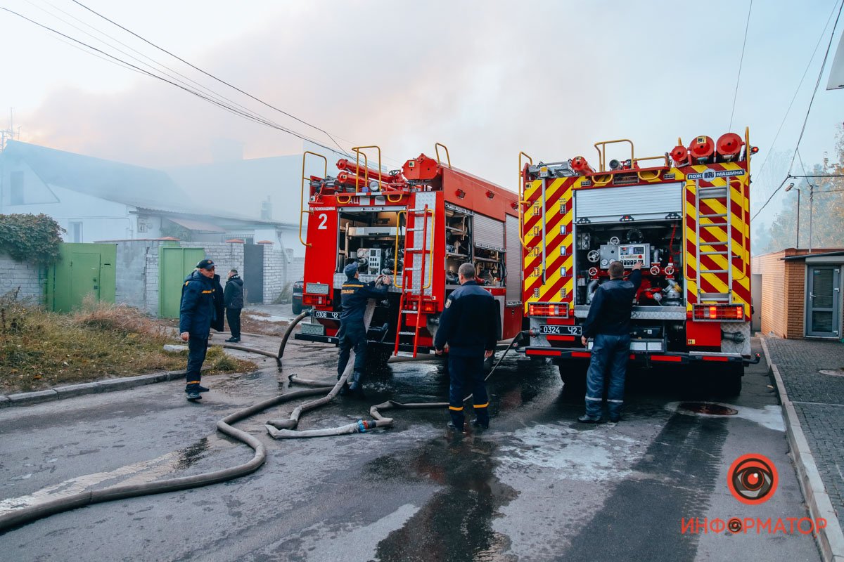 На месте работают спасатели