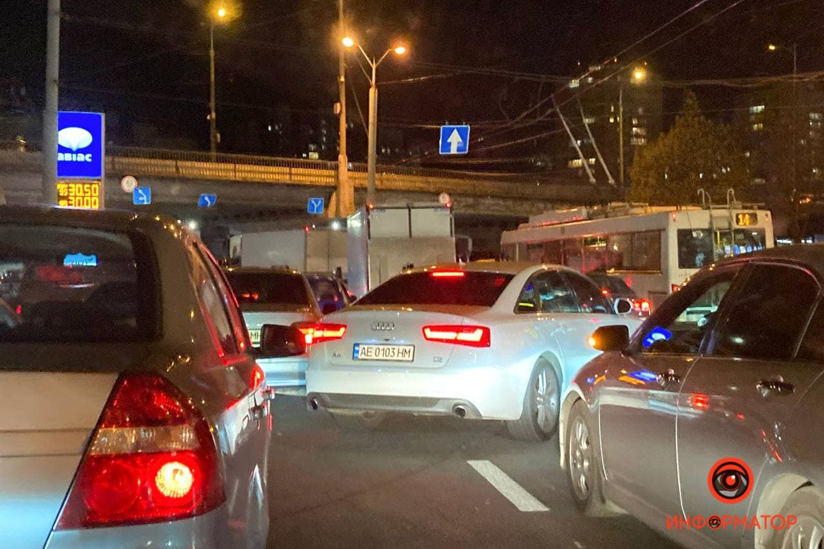 Заезд на мост стоит Заезд на мост стоит