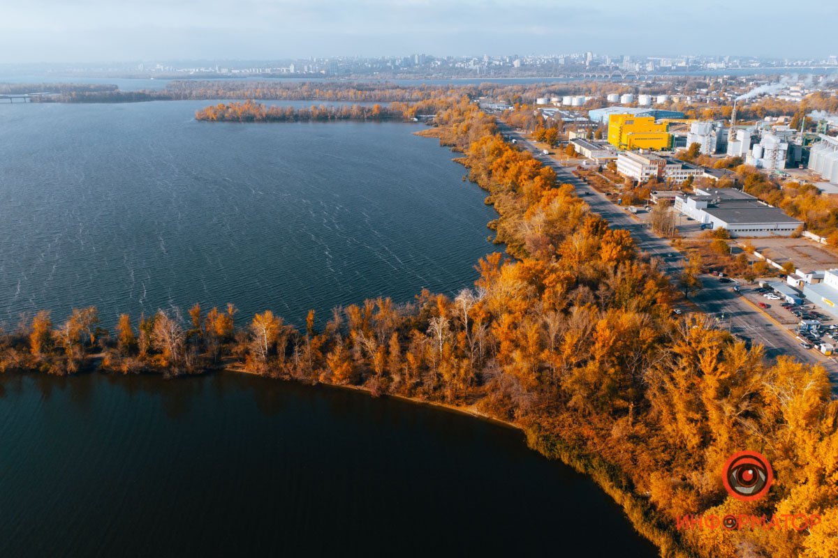 Здание подсветилось Здание подсветилось