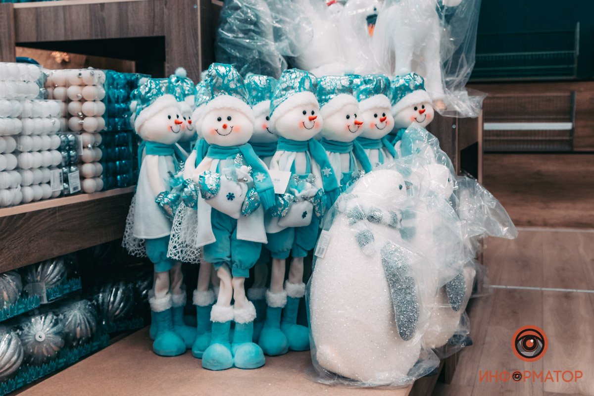 Они тоже в ожидании, когда их принесут в праздничный дом. 