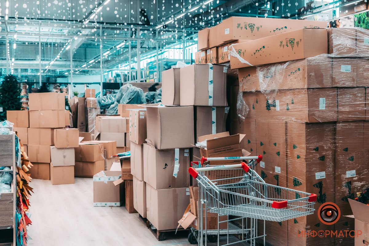 Партия украшений все еще не разгружена 