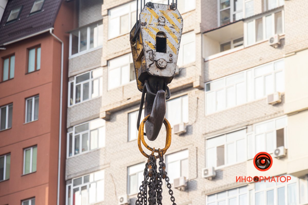 В воскресенье, 24 октября, на бульваре Кучеревского демонтировали памятный знак "Днепр - Чемпион" В воскресенье, 24 октября, на бульваре Кучеревского демонтировали памятный знак "Днепр - Чемпион"