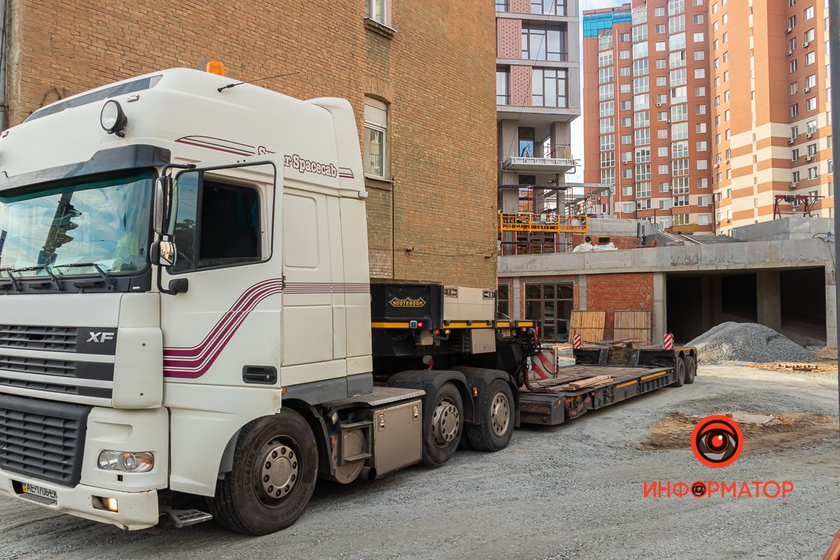 Ладью убрали при помощи крана Ладью убрали при помощи крана