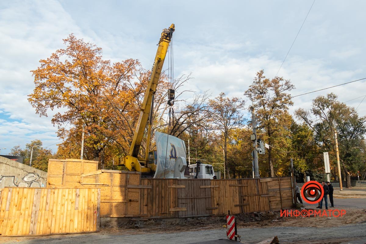 Старую ладью часто портили вандалы Старую ладью часто портили вандалы