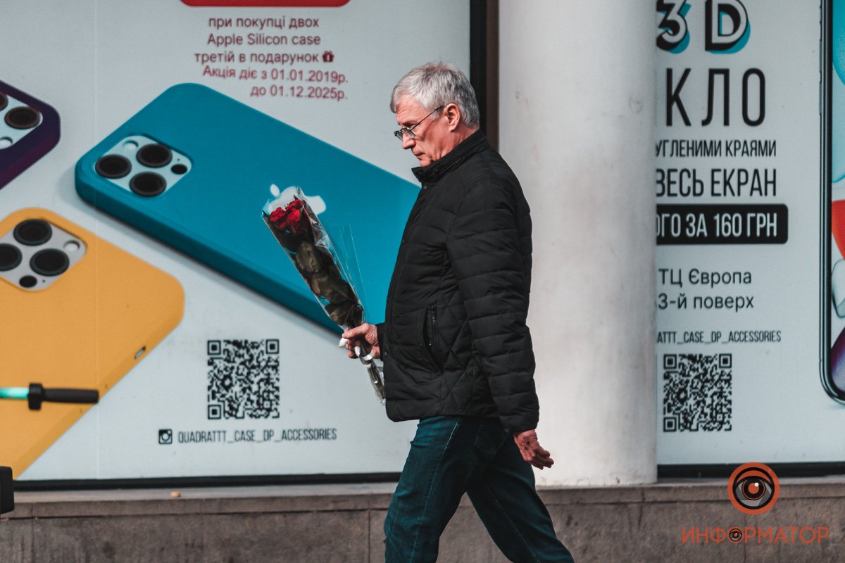 "В быстро вянущих лепестках цветка больше жизни, чем в грузных тысячелетних глыбах гранита"