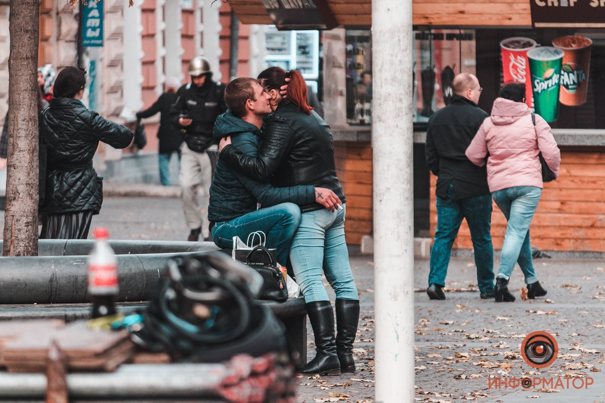 Есть вещи, которые можно сказать только на ухо