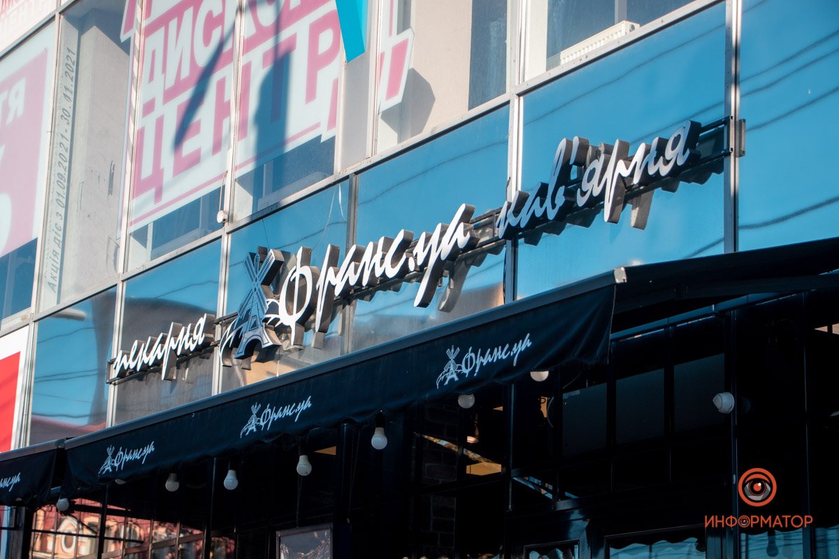 С чеком и круассаном на перевес