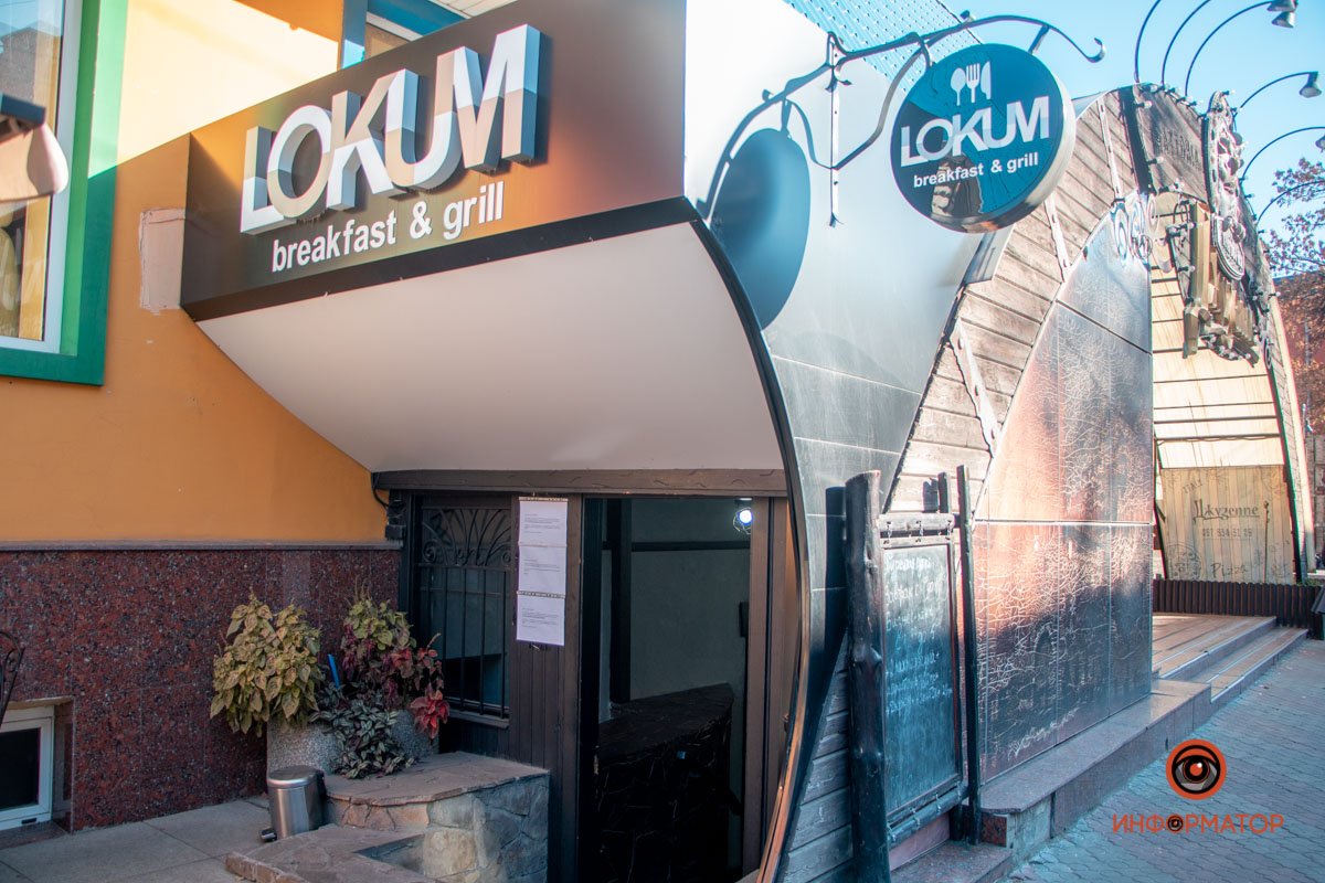 Сказали, что туалет не работает, но глаза у девушки добрые - наверное, сказала правду