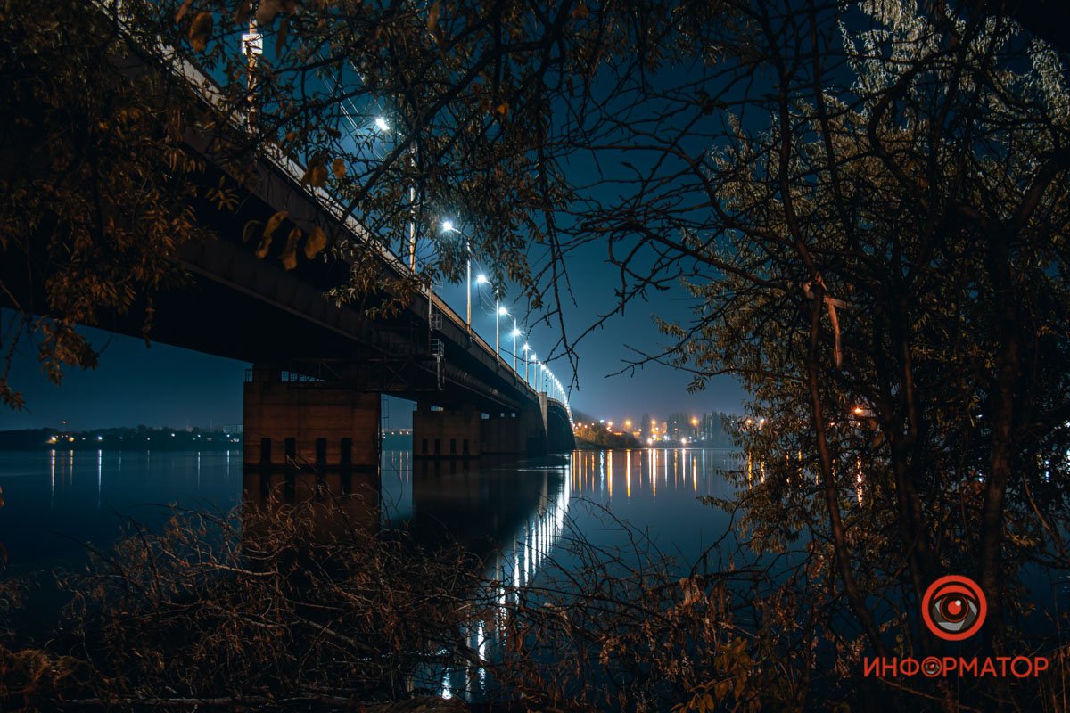 Мост отдыхает перед тяжелым днем Мост отдыхает перед тяжелым днем