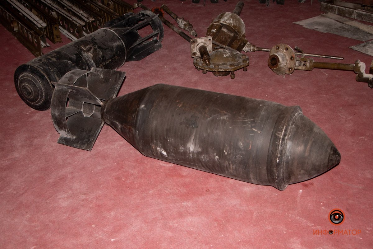 БМ 13 "Катюша" разобрали на части для перемещения внутри музея БМ 13 "Катюша" разобрали на части для перемещения внутри музея