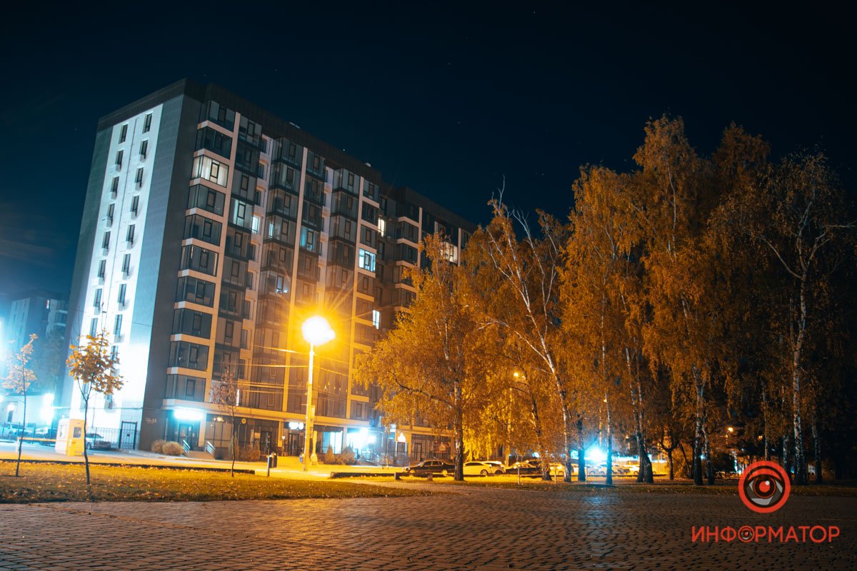 Справа как будто группа туристов Справа как будто группа туристов