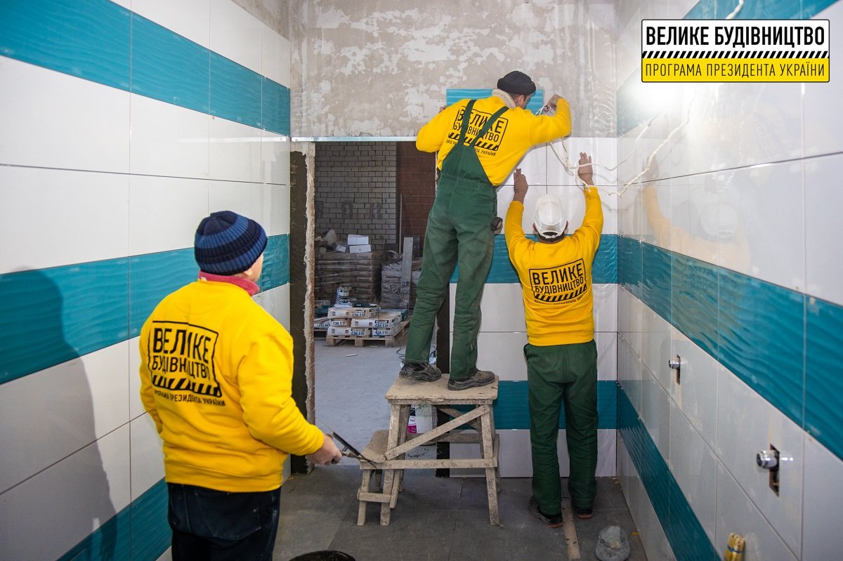 Для взрослых и детей: в Слобожанском завершают строительство бассейна 4