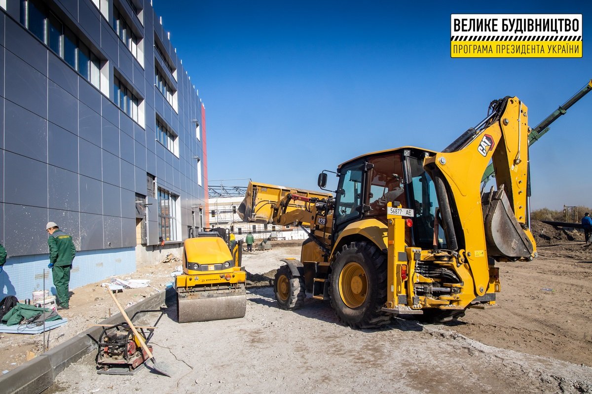 Для взрослых и детей: в Слобожанском завершают строительство бассейна 5