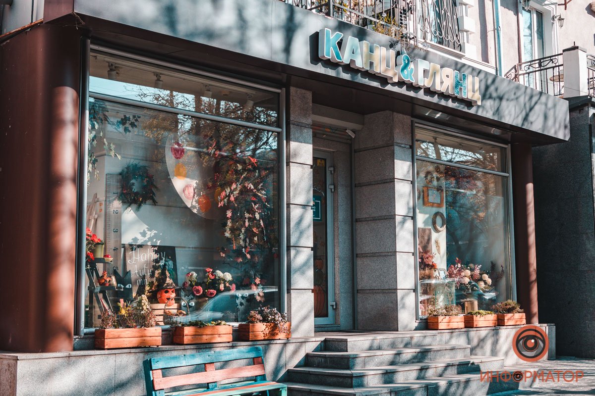 Магазин канцтоваров "нарядился" к Хэллоуину