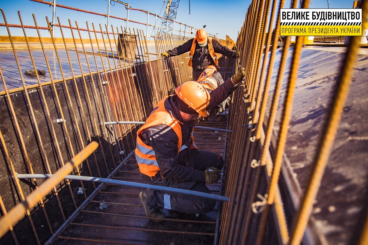Десятки километров дороги, 2 моста, 6 развязок и уникальная эстакада: на Днепропетровщине строят решетиловскую трассу 5