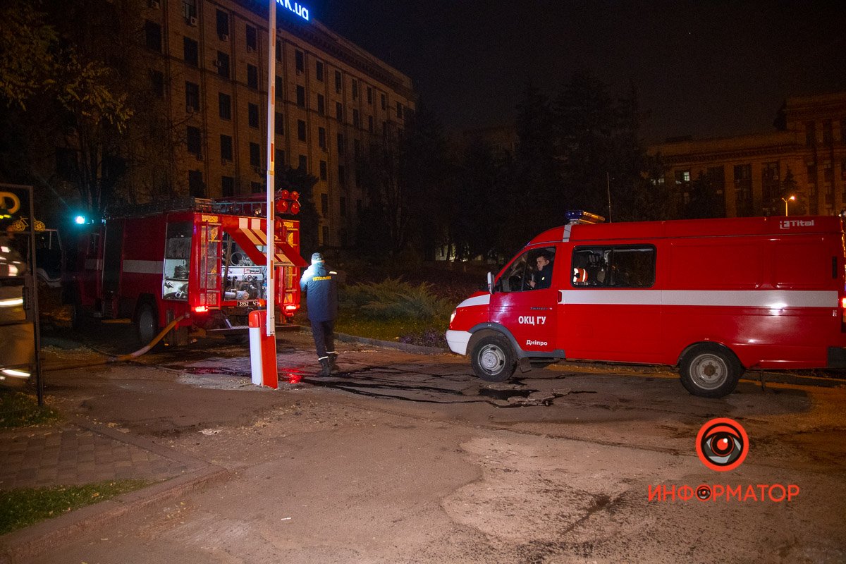 О пожаре в службу спасения сообщили примерно в 23:50 О пожаре в службу спасения сообщили примерно в 23:50