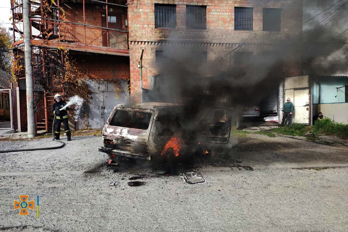 Здесь сгорел автомобиль ВАЗ 2121 1982-го года выпуска