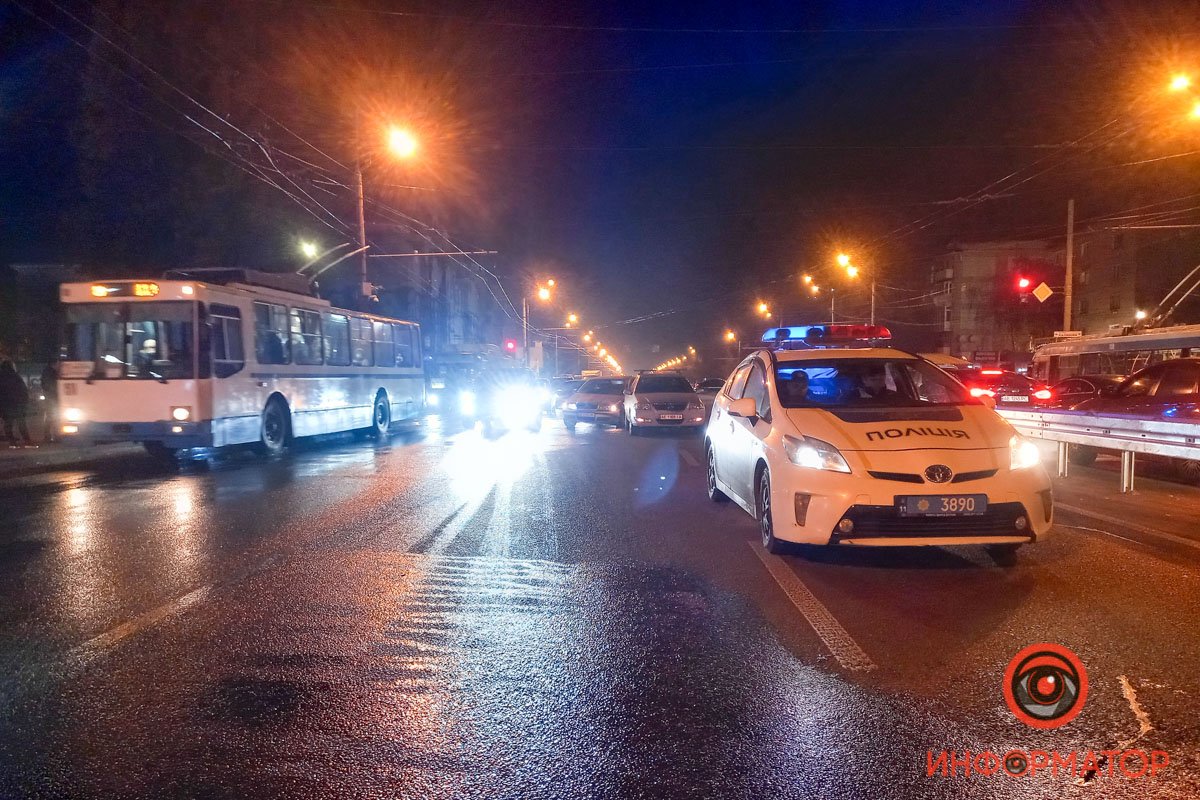 Сейчас затруднено движение на проспекте Слобожанском в обе стороны