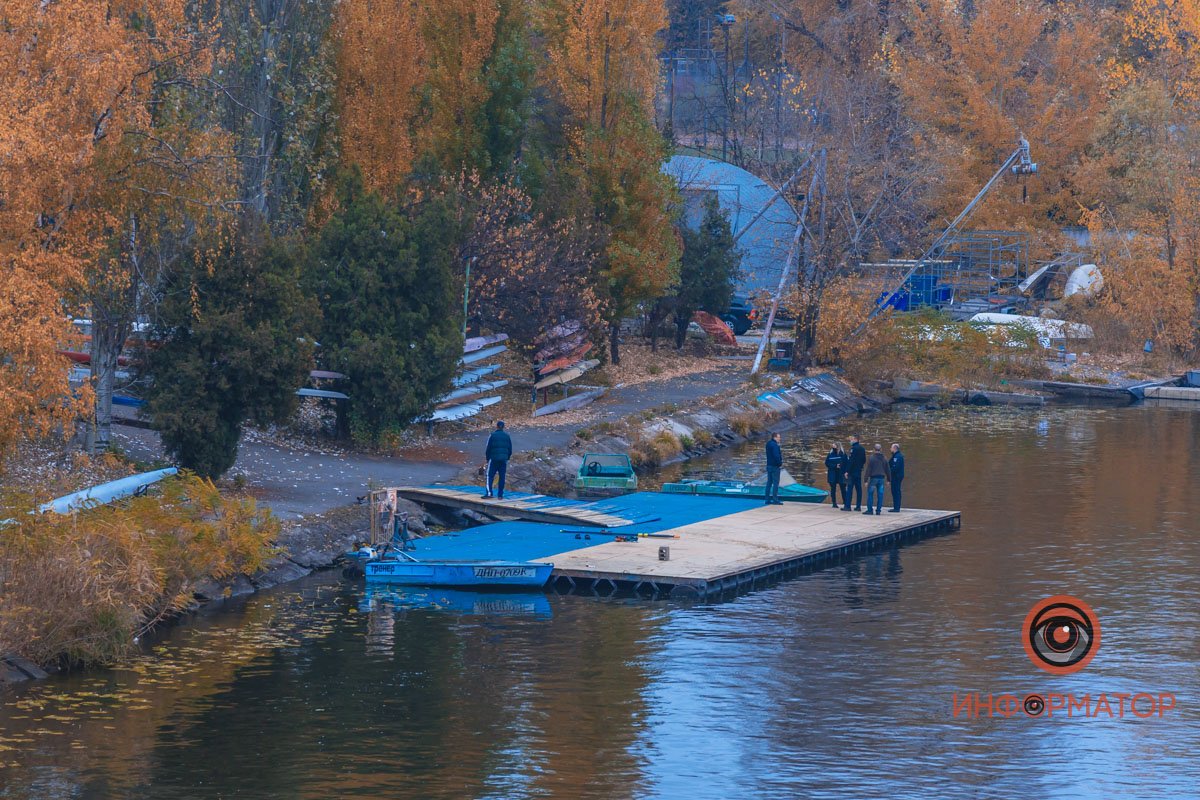 Возле Монастырского острова в воде нашли труп женщины Возле Монастырского острова в воде нашли труп женщины