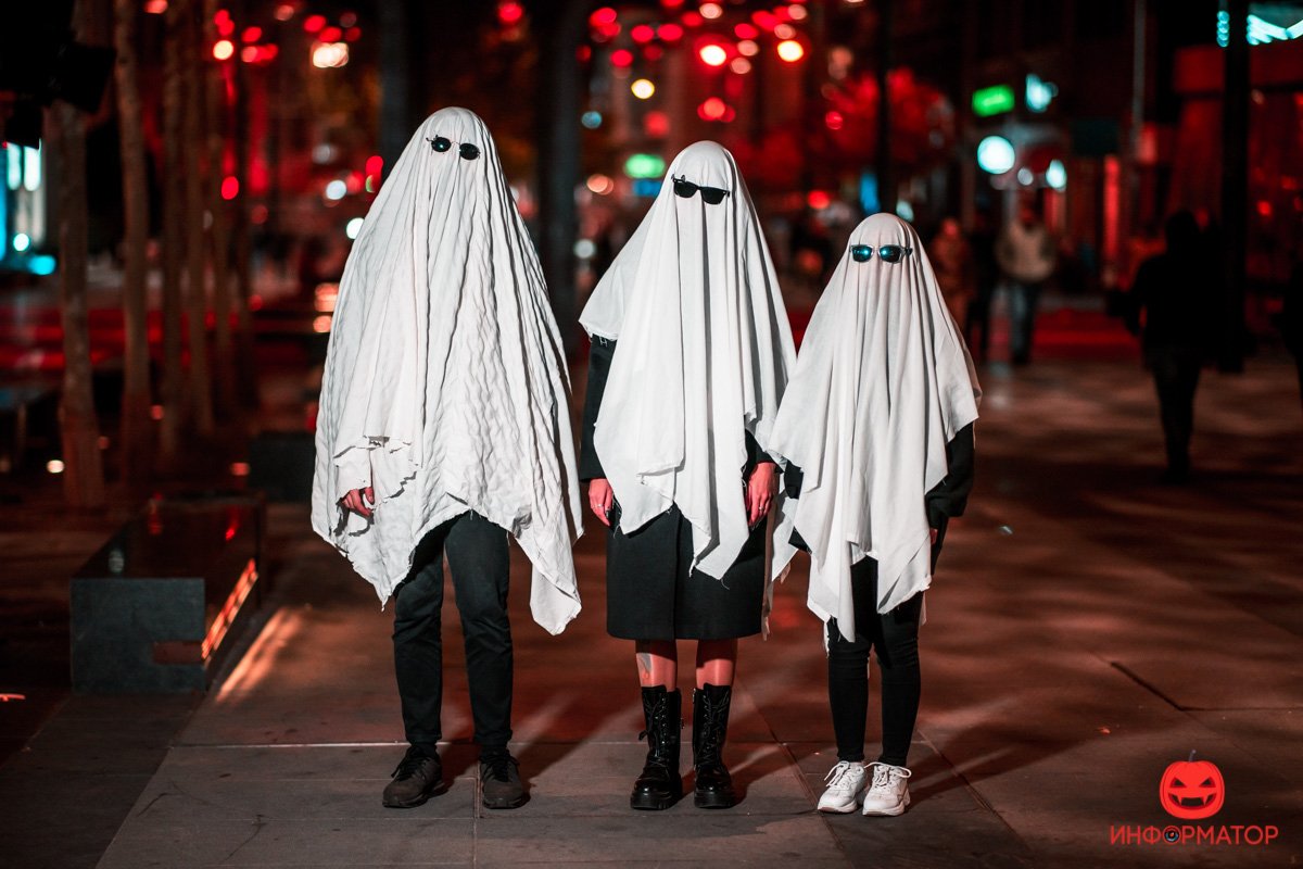 Всегда появляются за день до Хэллоуина Всегда появляются за день до Хэллоуина