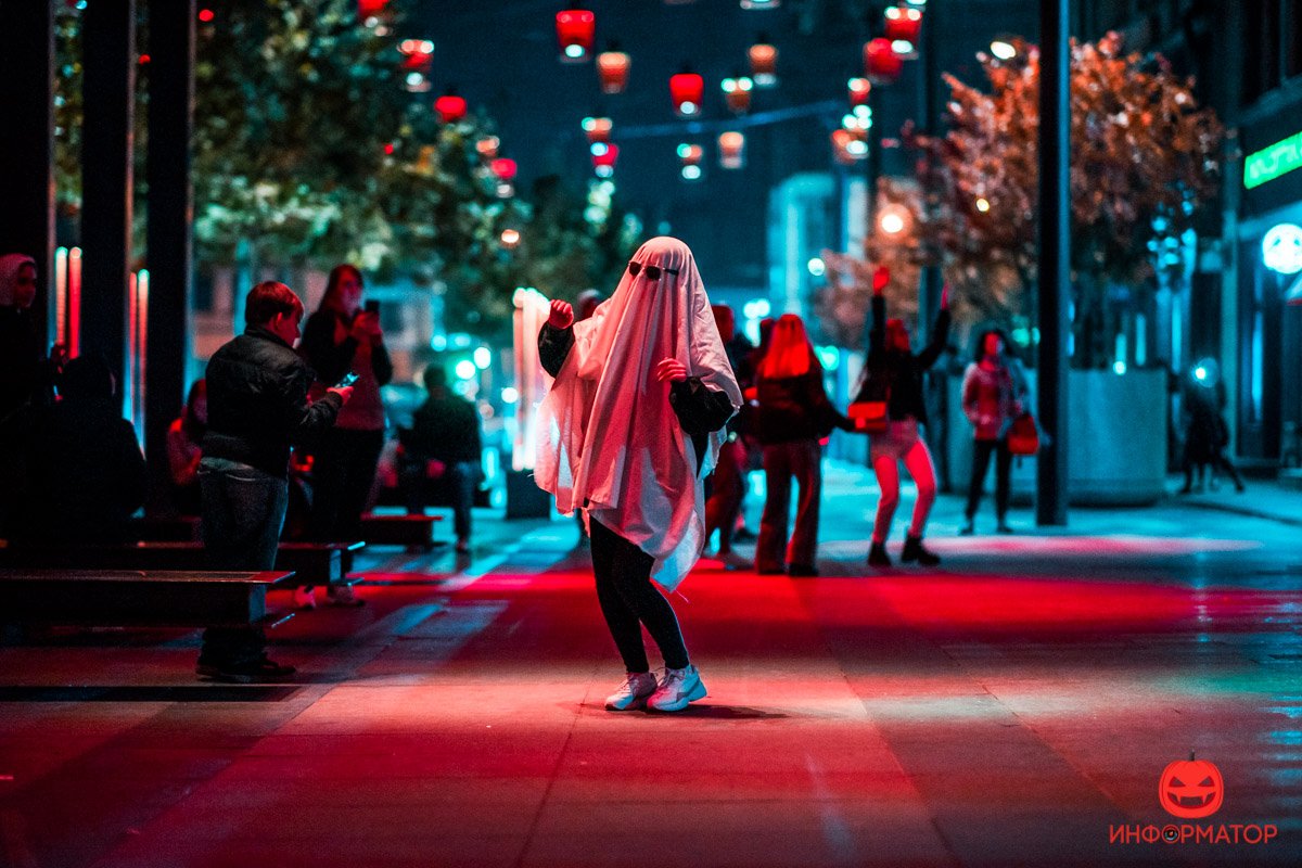 Творят бесчинства Творят бесчинства