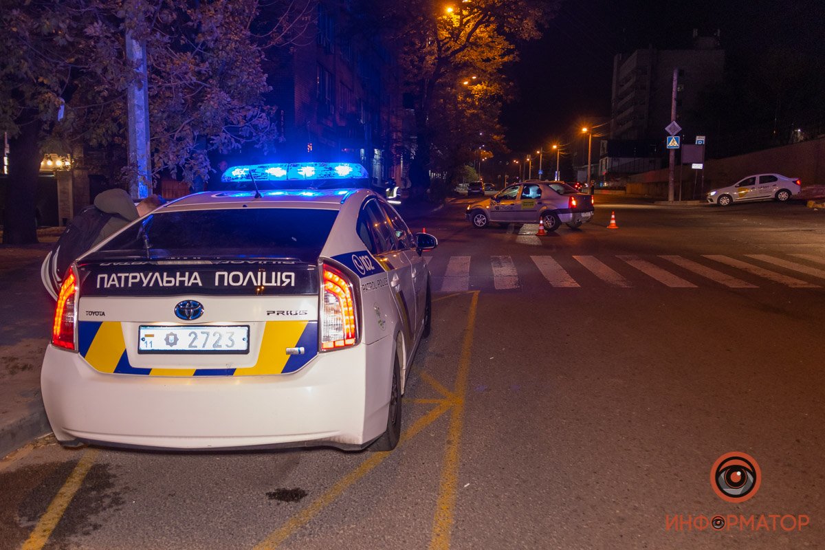 По словам полицейских, водитель Dacia не предоставил преимуществу скутеристу По словам полицейских, водитель Dacia не предоставил преимуществу скутеристу