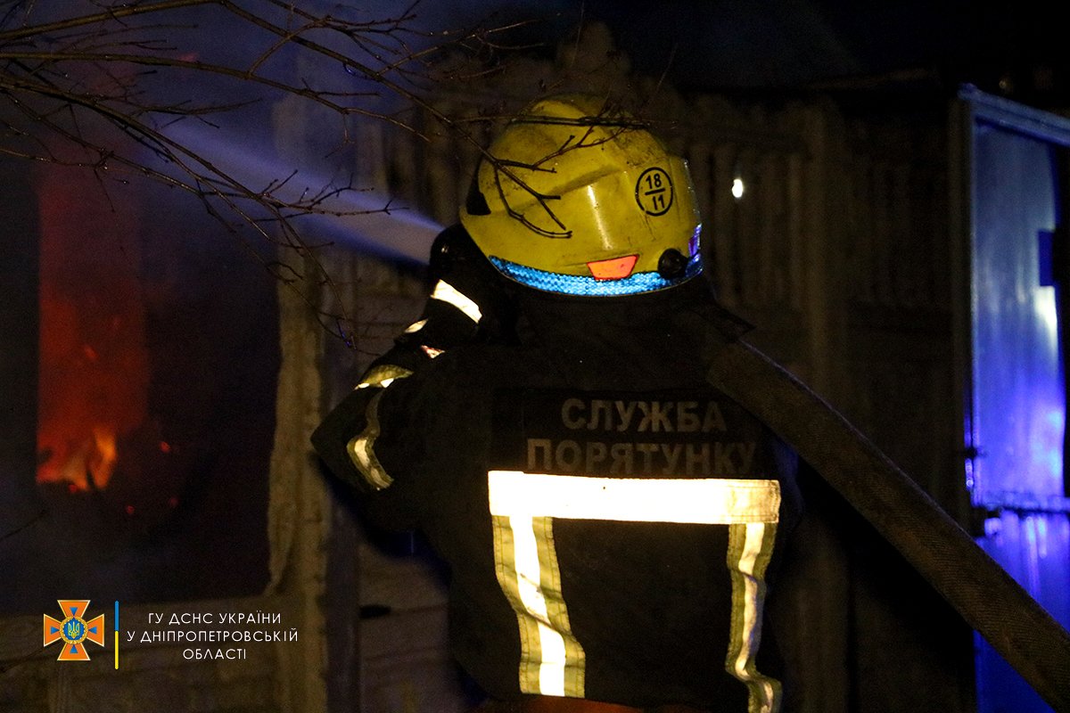 В Днепре в садовом товариществе "Трубосталь" на улице Весенней горел частный дом