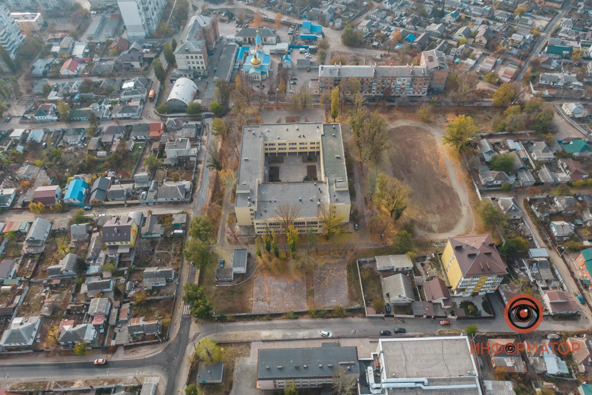 Вода залила проезжие части на улицах Знаменской, Кожемяки и Юридической