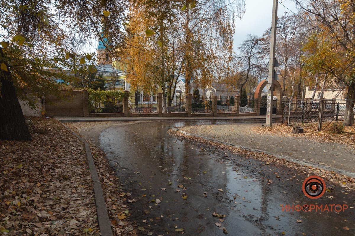 До Свято-Трехсвятительского храма