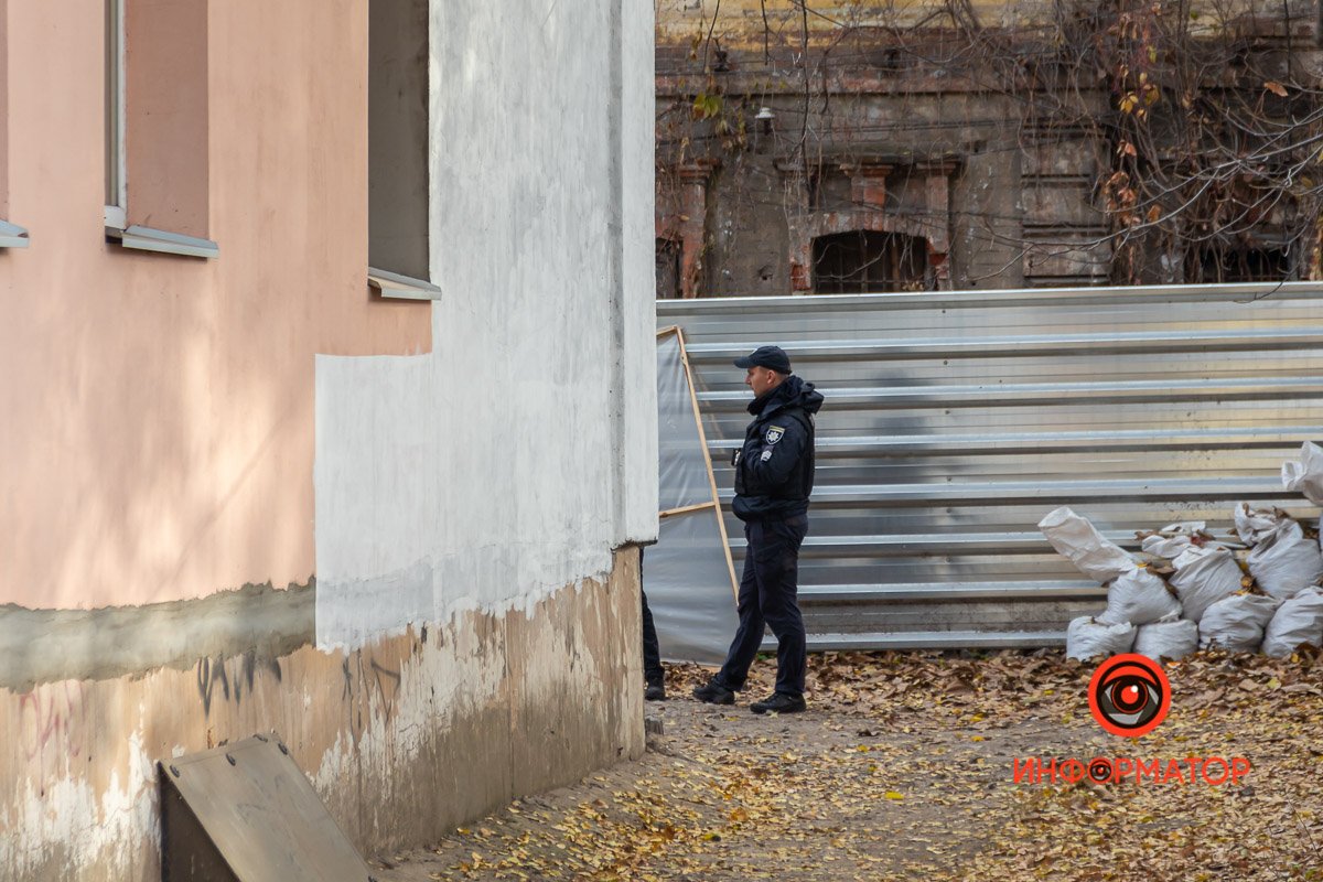 На месте работают полицейские