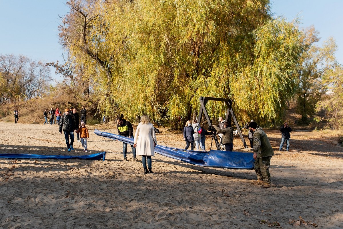 В озеро Котлован на левом берегу Днепра запустили полтонны рыбы 1