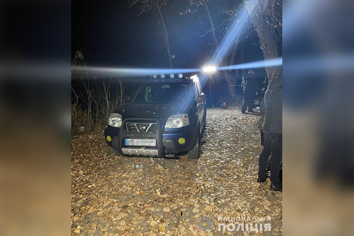 Мужчину убили молотком, а тело спрятали в багажник Nissan Мужчину убили молотком, а тело спрятали в багажник Nissan