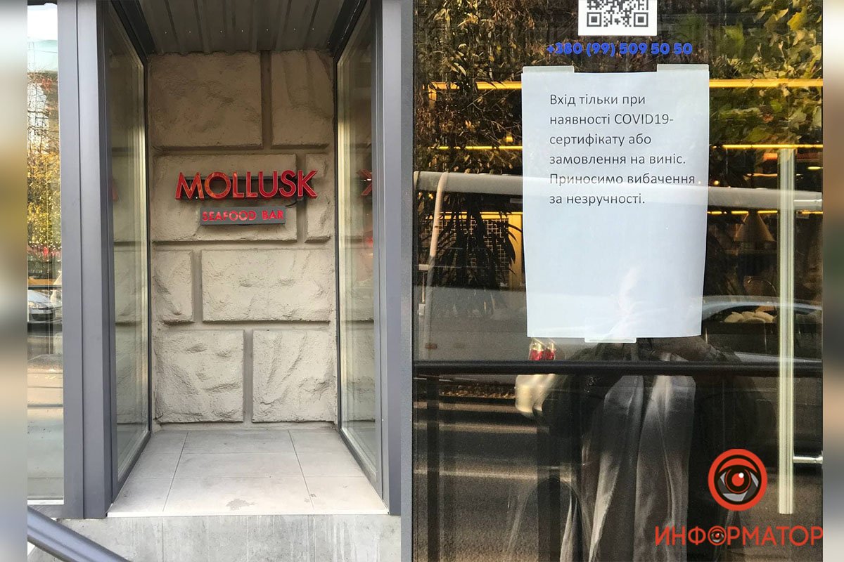 Обращайте внимание на вывески и витрины, где администрация выставляет свои требования к покупателям Обращайте внимание на вывески и витрины, где администрация выставляет свои требования к покупателям