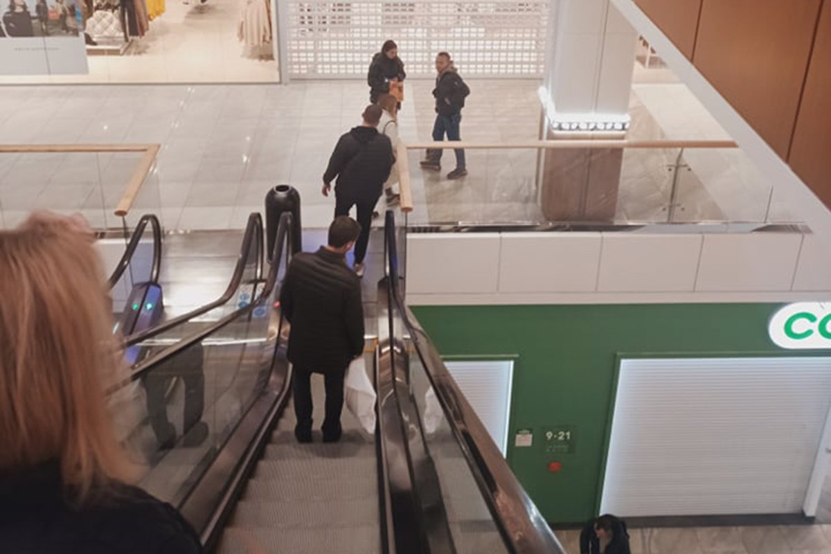 Полицейские просили людей эвакуироваться Полицейские просили людей эвакуироваться