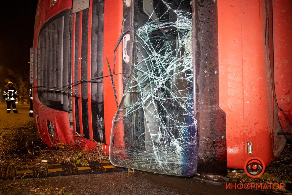 Перевернулась фура