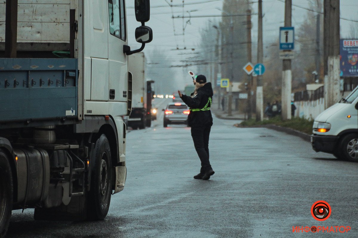 Движение регулируют вручную