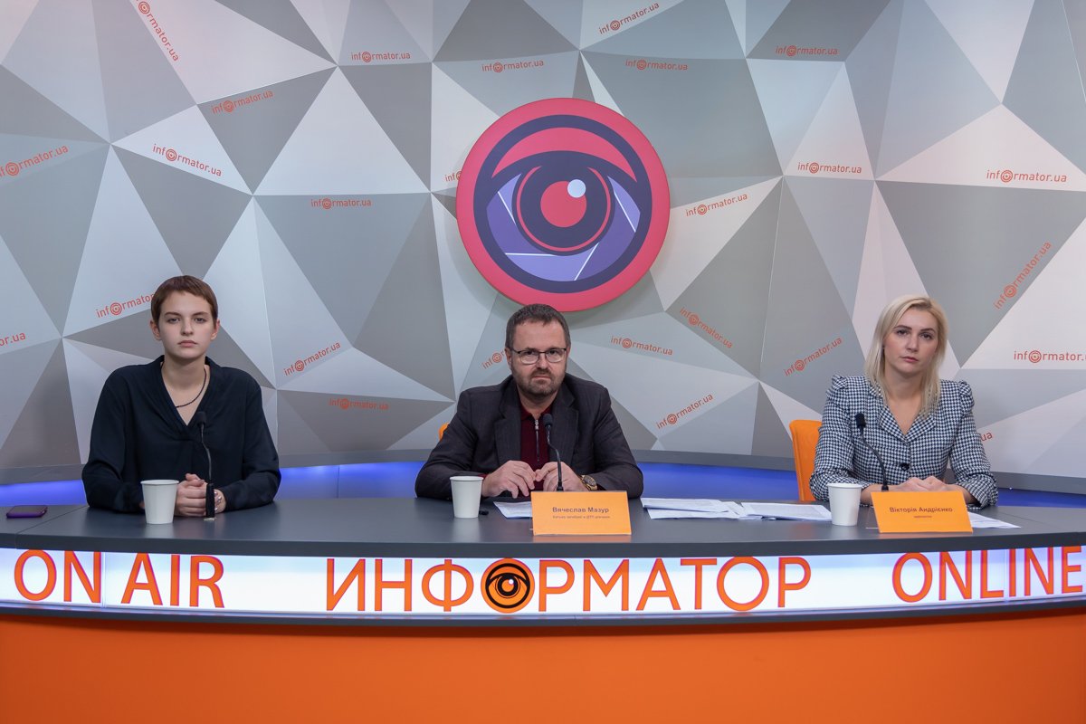 Вячеслав Мазур и Виктория Андриенко в медиацентре Информатор Вячеслав Мазур и Виктория Андриенко в медиацентре Информатор