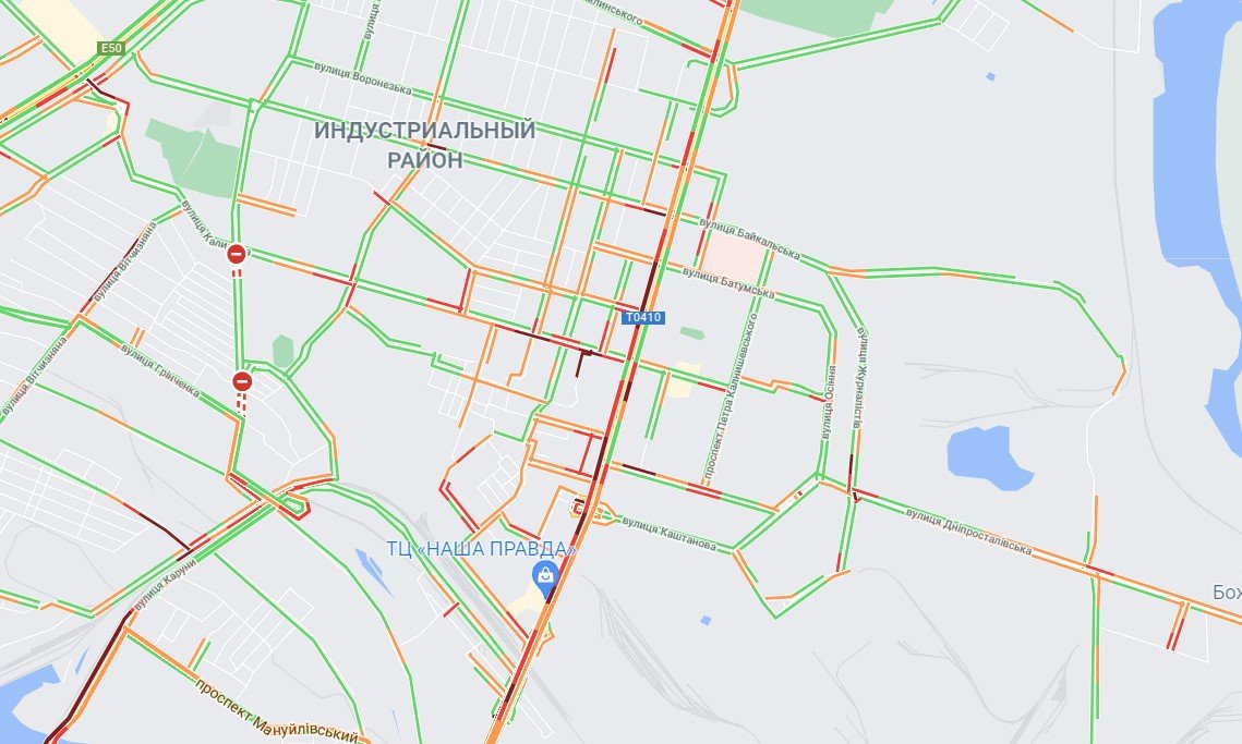 Весь Слобожанский застыл в пробках