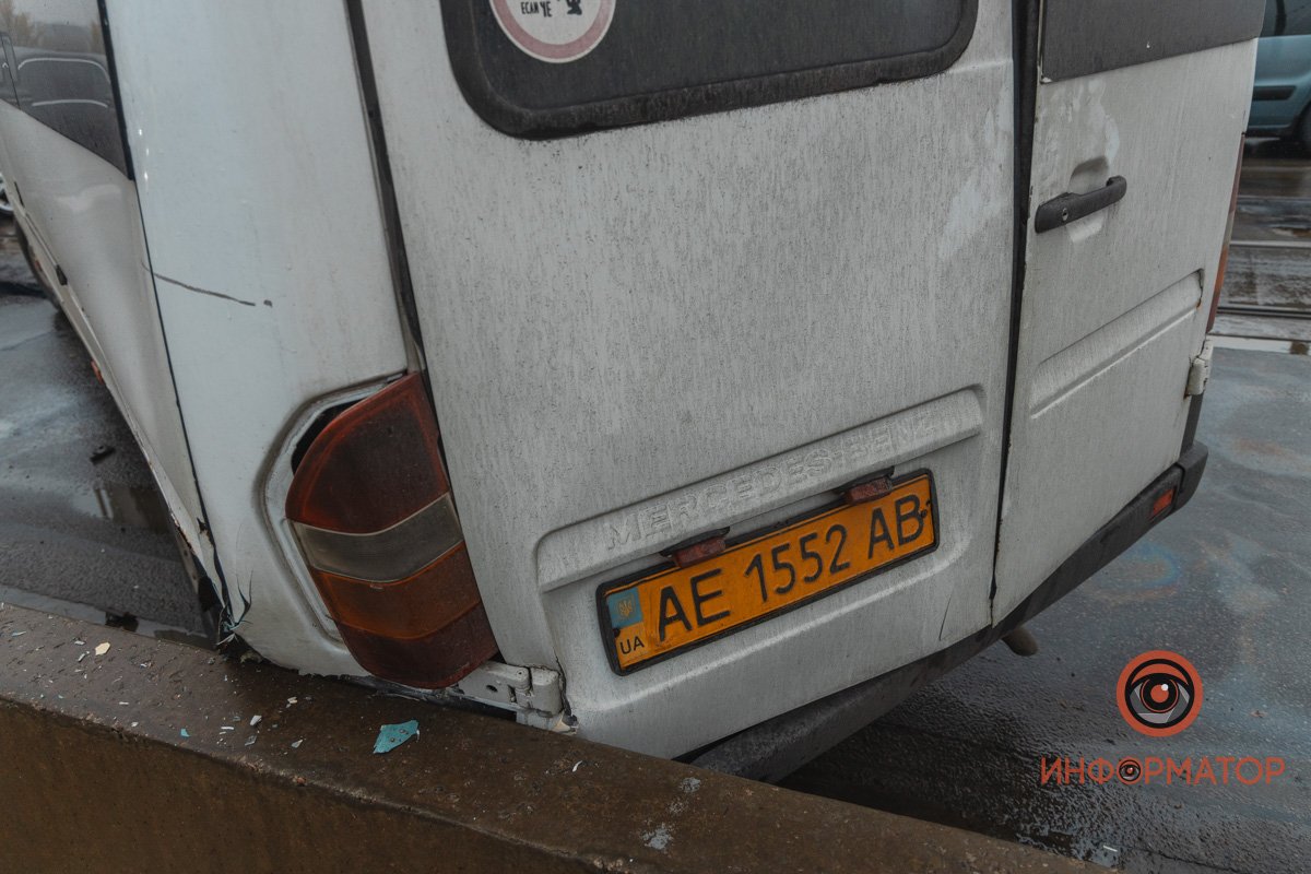 После первого удара маршрутка начала кручение