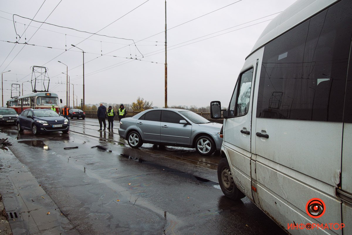С правого на левый берег тоже образуется пробка