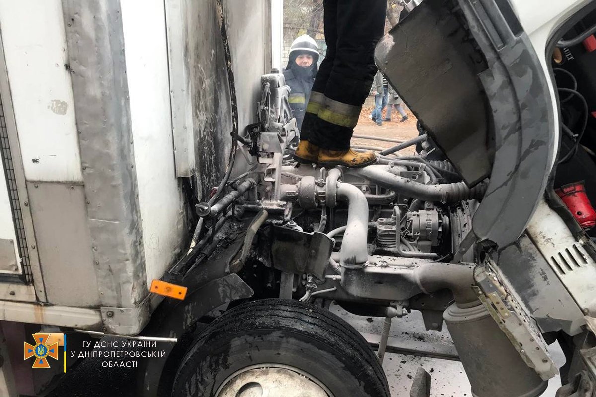 На Байкальской загорелась фура Renault