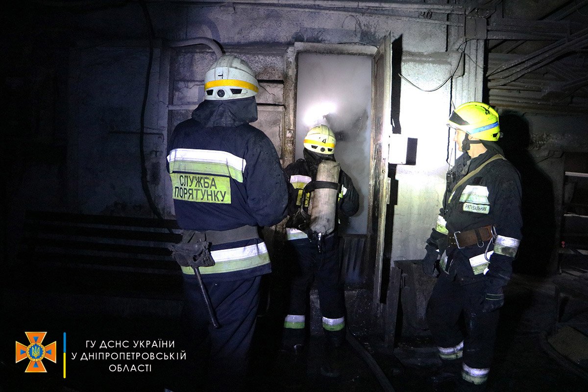 По месту вызова направили 4 отделения ГСЧС По месту вызова направили 4 отделения ГСЧС