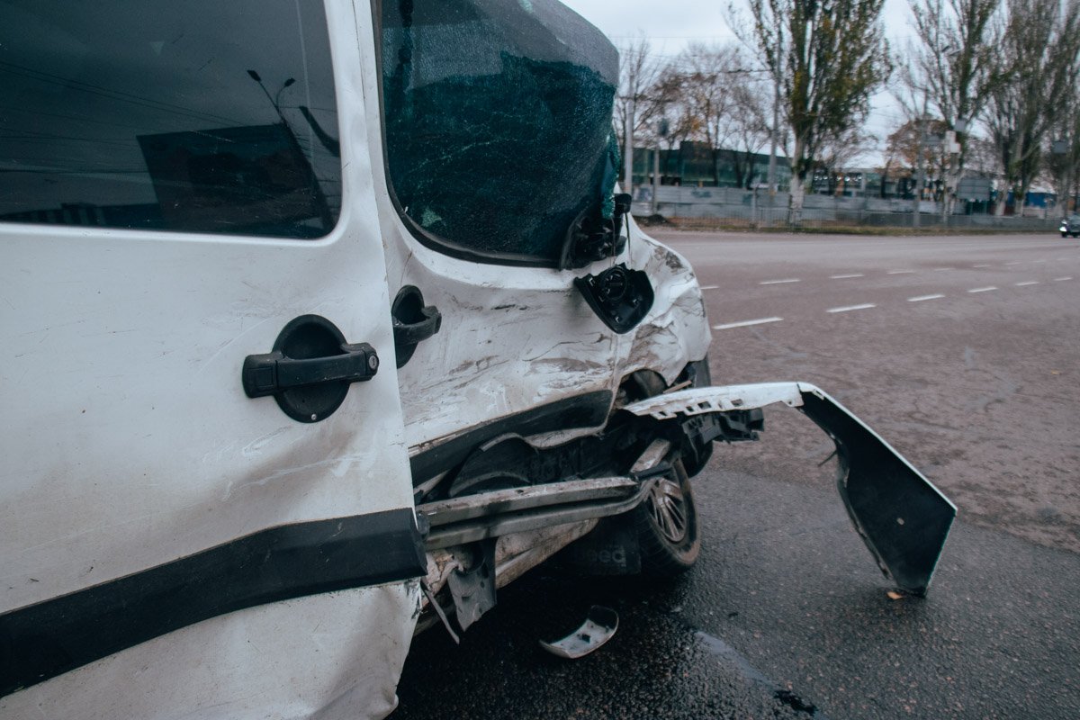 ожидается приезд следователя по ДТП, который установит причины аварии