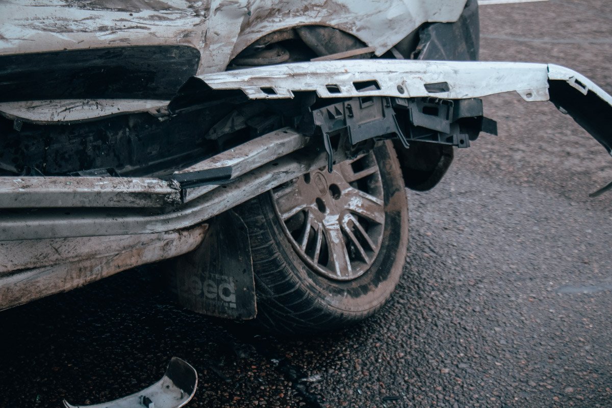 Водитель Fiat пострадал, у него рассечен лоб