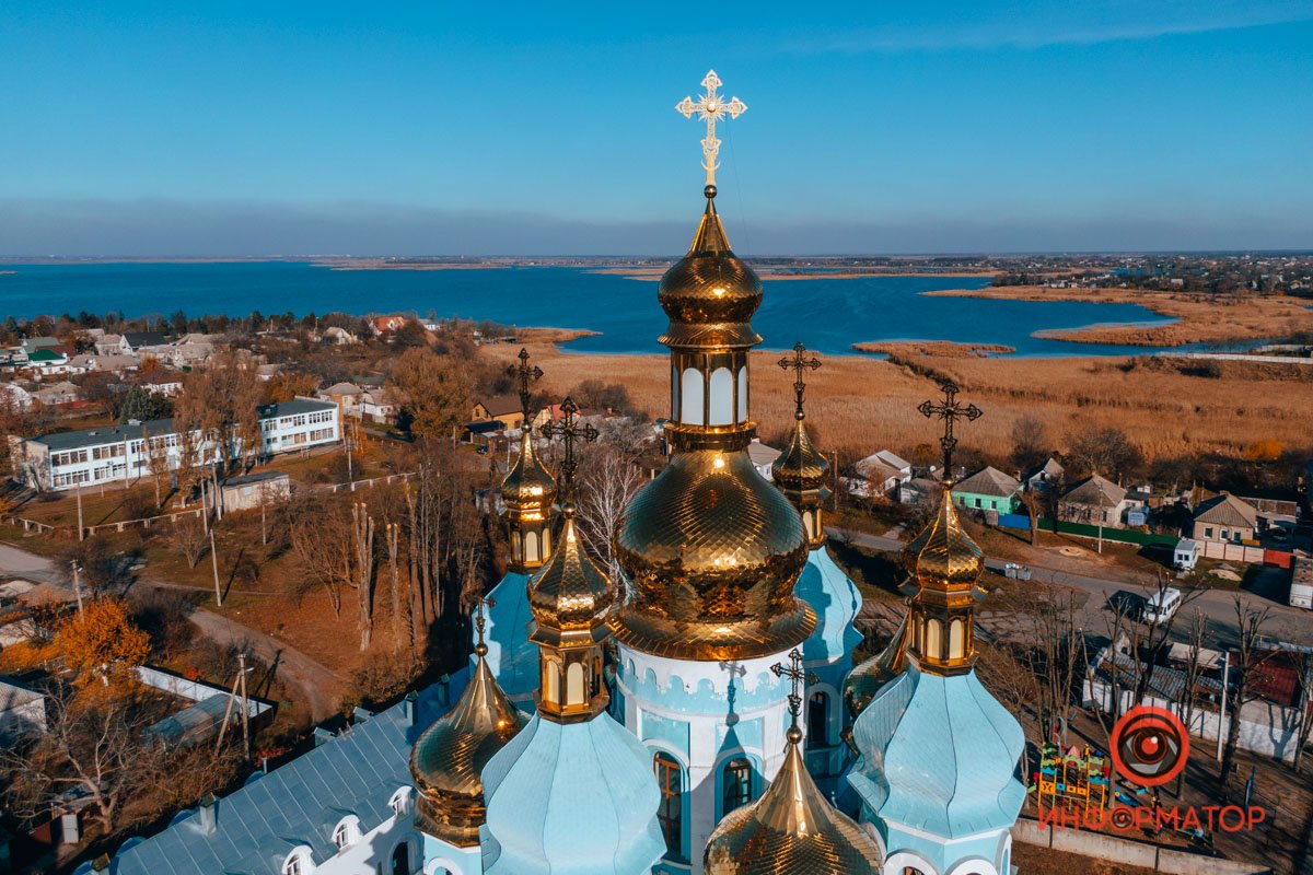 Вода сливается с горизонтом