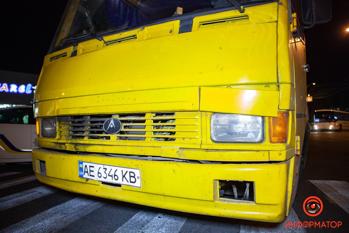 Не понятно или это повреждения от аварии или так и было