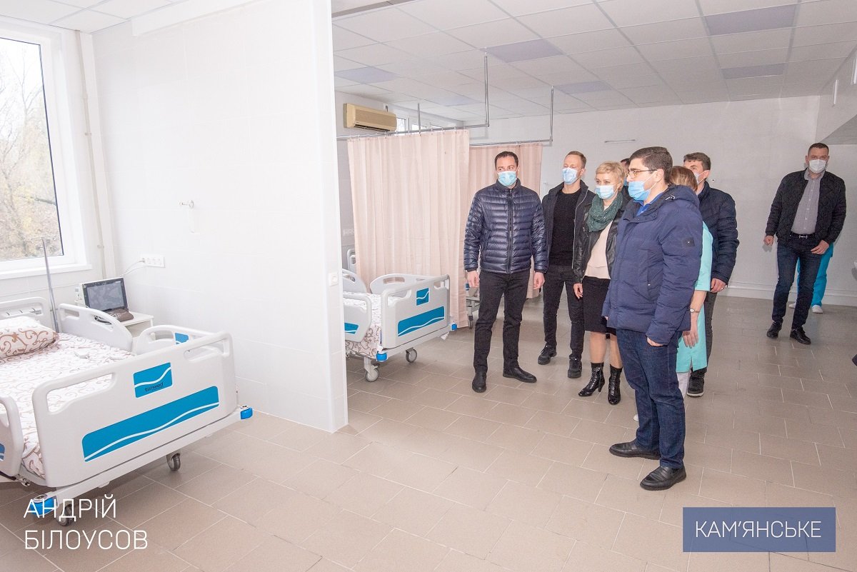 В Каменской больнице №9 после капитального ремонта открыли отделение реанимации и интенсивной терапии 1