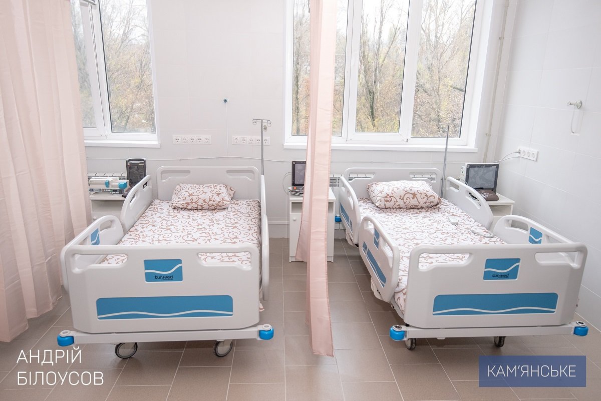 В Каменской больнице №9 после капитального ремонта открыли отделение реанимации и интенсивной терапии 2